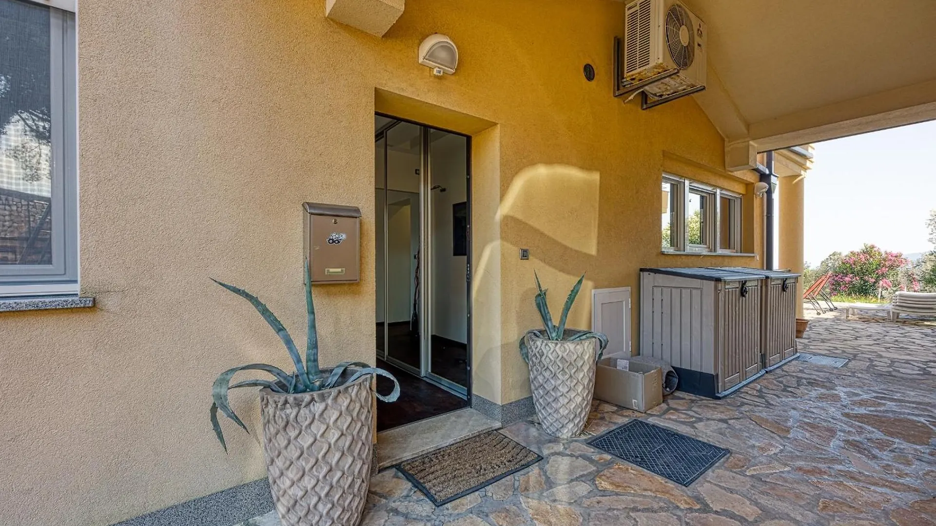 Ad Maiora With Shared Pool Apartment Rabac